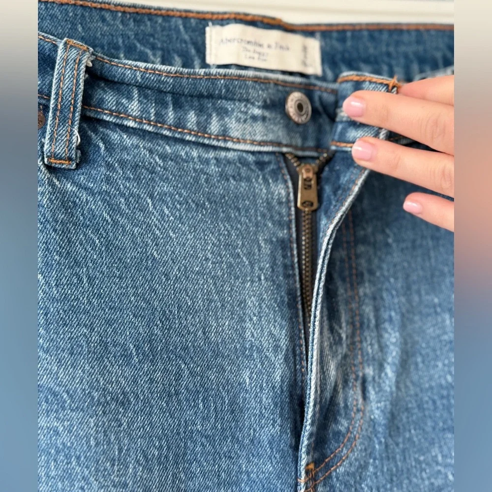 Abercrombie & Fitch Women’s Curve Love Low Rise Baggy Jean, 29 Long - Picture 4 of 8